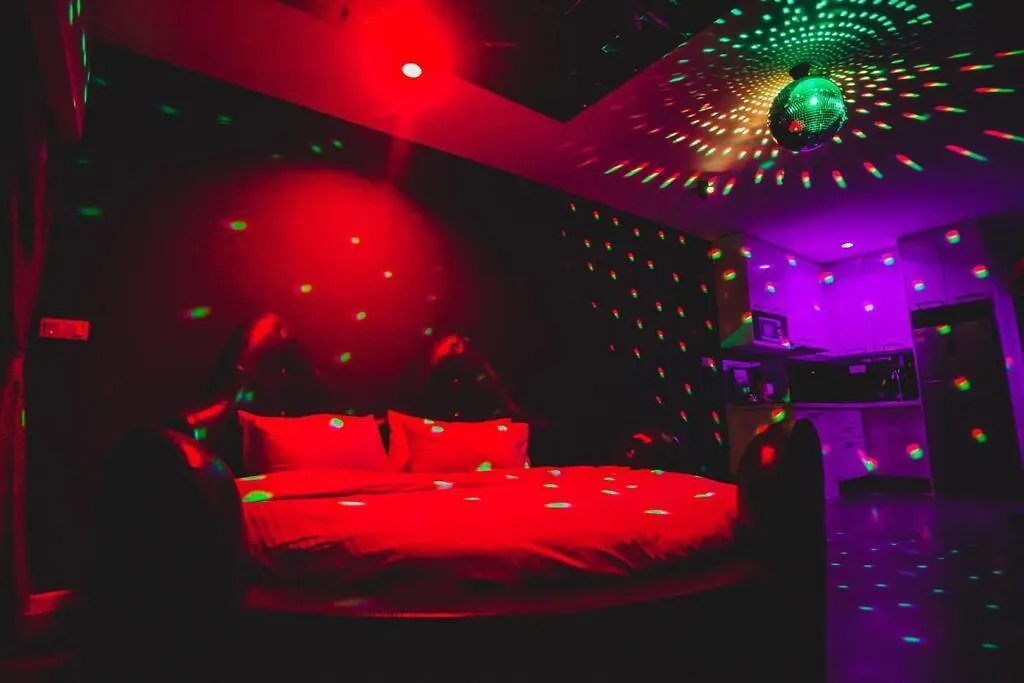 Mercu Summer Suite - Purple Love Fun location